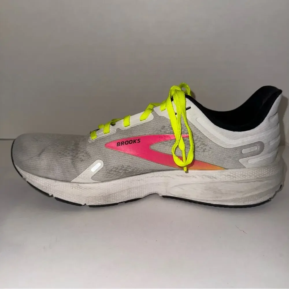 BROOKS Launch 9 running shoes in a grey, pink, and neon yellow colorway 9.5